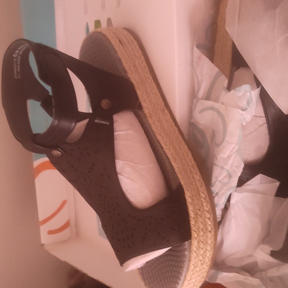 Baretraps size 6 - Picture 2 of 4